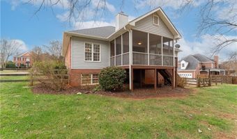 135 Suntree Dr, Advance, NC 27006