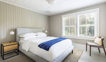 30 Hand Ln, Amagansett, NY 11930