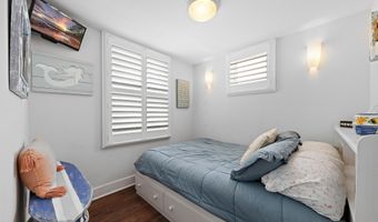 222 7TH St, Beach Haven, NJ 08008