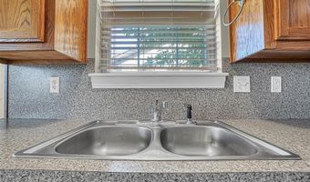 1809 Comet St, Altus, OK 73521