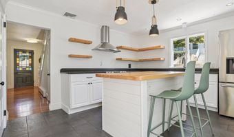 20 School St, Stonington, CT 06355
