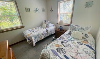 12 Lobsterville Rd, Aquinnah, MA 02535