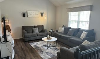 829 Rosemary Ave, Aurora, MO 65605