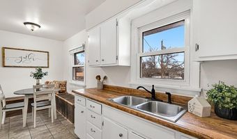 956 HILLCREST Rd, Cheyenne, WY 82009