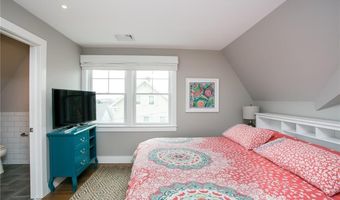 25 Dearborn St 2, Newport, RI 02840