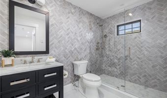 14 Kay Blvd, Middletown, RI 02842