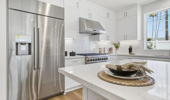 2 W Pine St, Altadena, CA 91001
