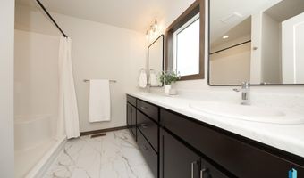 2425 E Caolinn Pl, Brandon, SD 57005