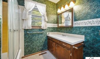 1614 Gateway Dr, Albert Lea, MN 56007