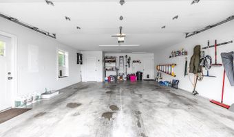 51 Knoll Crest Dr, Bangor, ME 04401