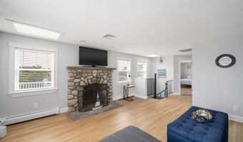 7 Conant Ave, Narragansett, RI 02882