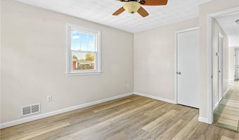 4 Ellsworth St, Warwick, RI 02886