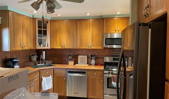 32 Park Ave 6, Amityville, NY 11701