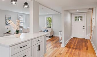 13 Carey St, Newport, RI 02840