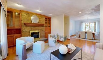 40 Phenix Ridge Dr, Cranston, RI 02921