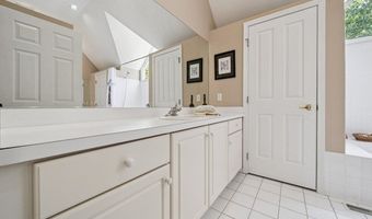 985 Goldenrod Trl, Aurora, OH 44202