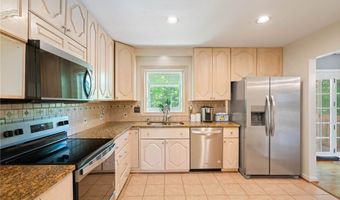 8502 WOODBINE Ln, Annandale, VA 22003