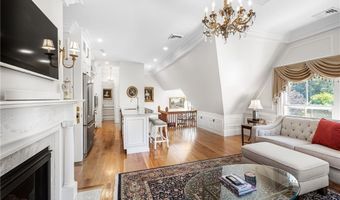 541 Bellevue Ave 5, Newport, RI 02840