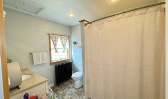 802 7th St, Britton, SD 57430