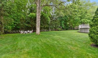 6 Lisa Ln, Bristol, RI 02809