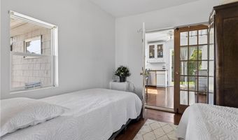 16 Courtway St, Narragansett, RI 02882