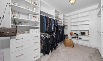 33 WATERTON Dr, Bear, DE 19701