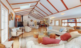 29 Carol St, Danbury, CT 06810