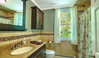 46 Channing Rd, Narragansett, RI 02882