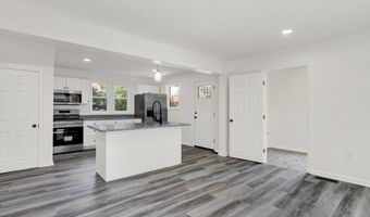 13 E KING St, Abbottstown, PA 17301
