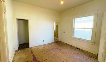 811 S D St, Arkansas City, KS 67005