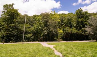 941 E Clayton Rd, Alderson, WV 24910