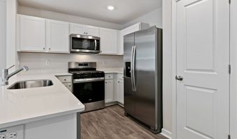 217 Maddox Dr, Aberdeen, NC 28315
