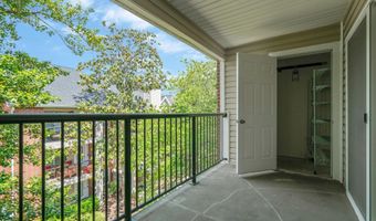 3308 WYNDHAM Cir 321, Alexandria, VA 22302