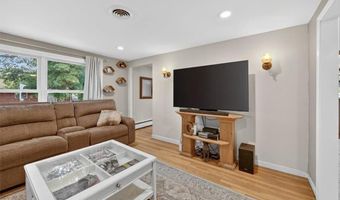 165 Salem Ave, Cranston, RI 02920
