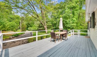21 Quarry Rd, Branford, CT 06405