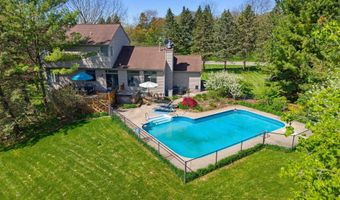 100 Rollingbrook NE, Ada, MI 49301