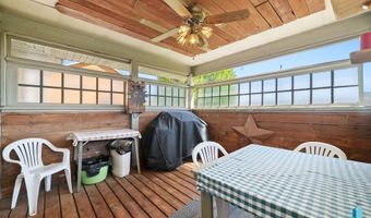220 S Augusta Ave, Brandon, SD 57005