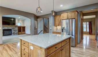 907 Sandalwood Dr, Altoona, WI 54720