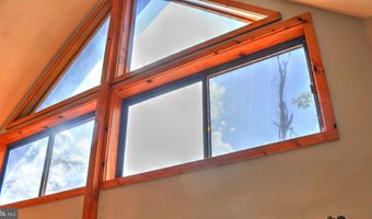 198 HOODS POINT Rd, Basye, VA 22810