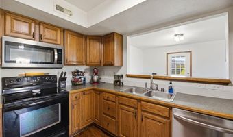 16820 Sheehan Rd, Basehor, KS 66007