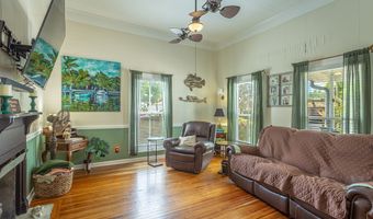 111 4th St, Apalachicola, FL 32320