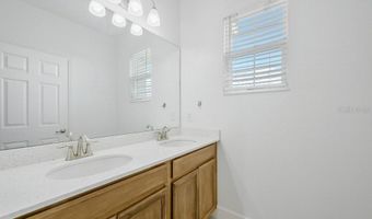 6135 VOYAGERS Pl, Apollo Beach, FL 33572
