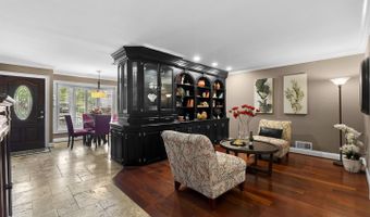 7111 CINDY Ln, Annandale, VA 22003