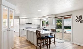 1114 LAKEWOOD Dr, Albany, OR 97321