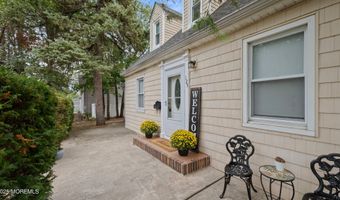125 Eighth St, Belford, NJ 07718