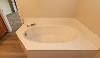 133 Lake Lure Cir, Alma, GA 31510