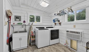 379 NE Morningside Ln, Abingdon, VA 24210