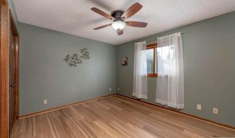 2513 Marwood Dr, Mankato, MN 56001
