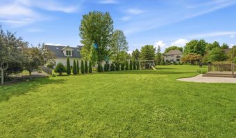 4717 N TANGLEWOOD Dr, Appleton, WI 54913