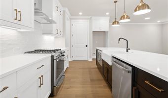 5480 Bandolino Ln 423, Peachtree Corners, GA 30092